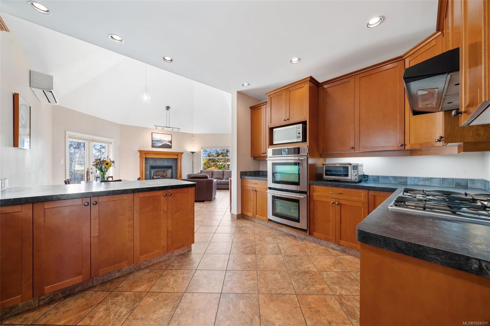 1286 Ocean View Dr, Saanich, BC