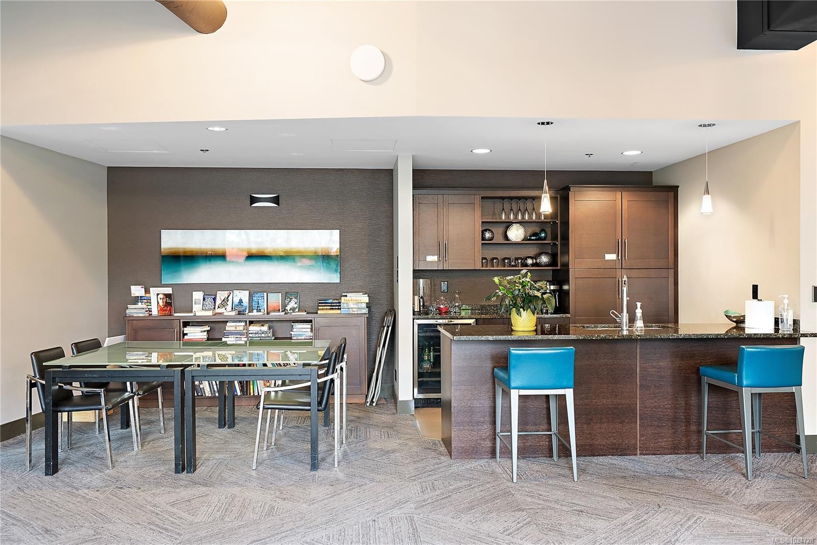 S204-737 Humboldt St, Victoria, BC - Indoor Photo Showing Dining Room
