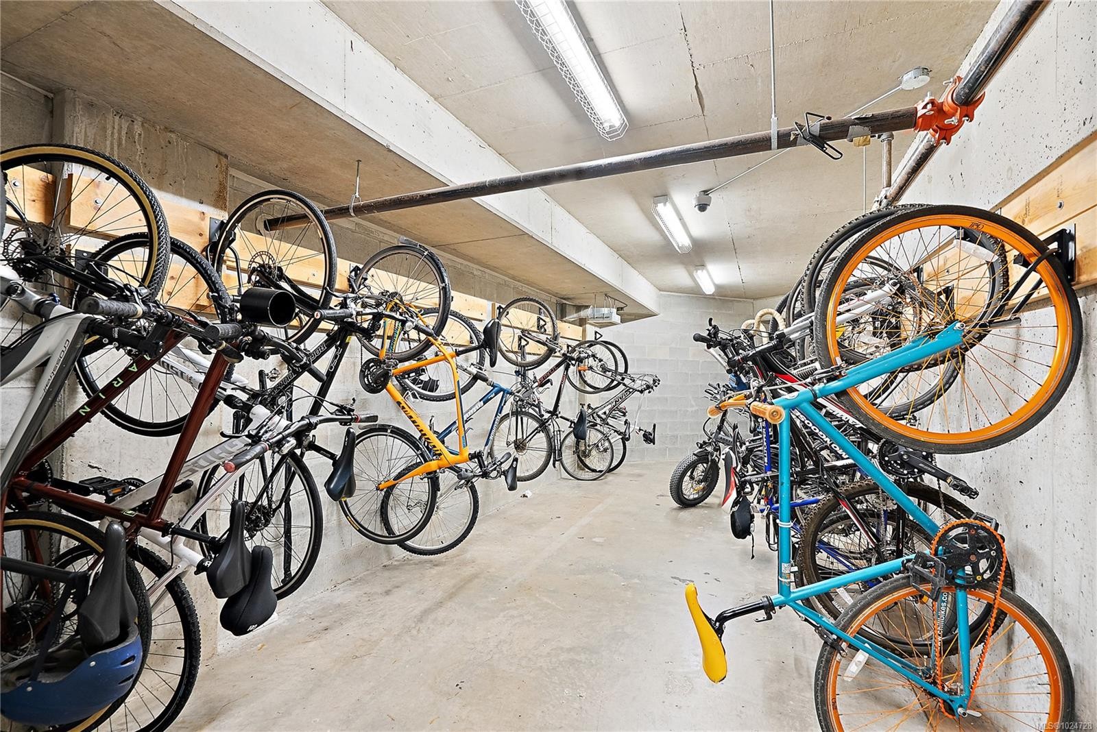 S204-737 Humboldt St, Victoria, BC - Indoor Photo Showing Other Room