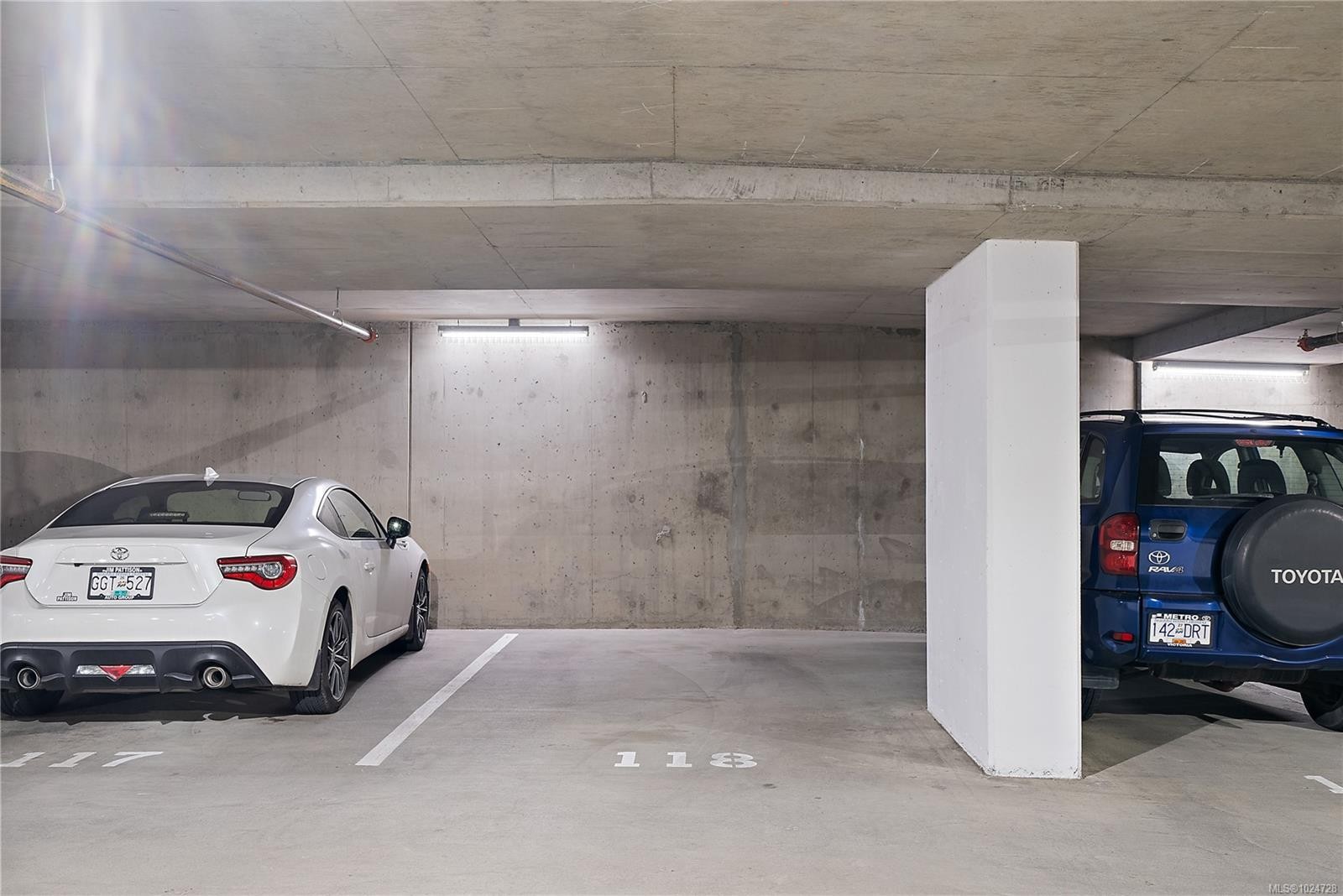 S204-737 Humboldt St, Victoria, BC - Indoor Photo Showing Garage