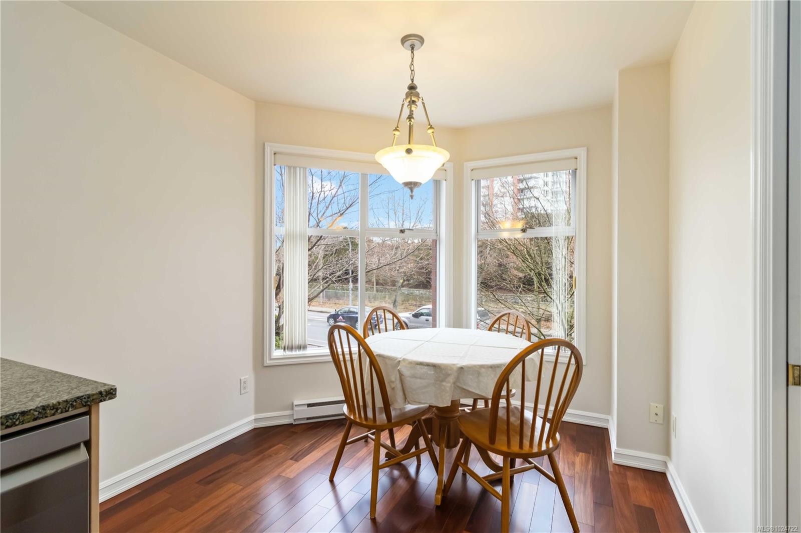 203-165 Kimta Rd, Victoria, BC - Indoor Photo Showing Dining Room