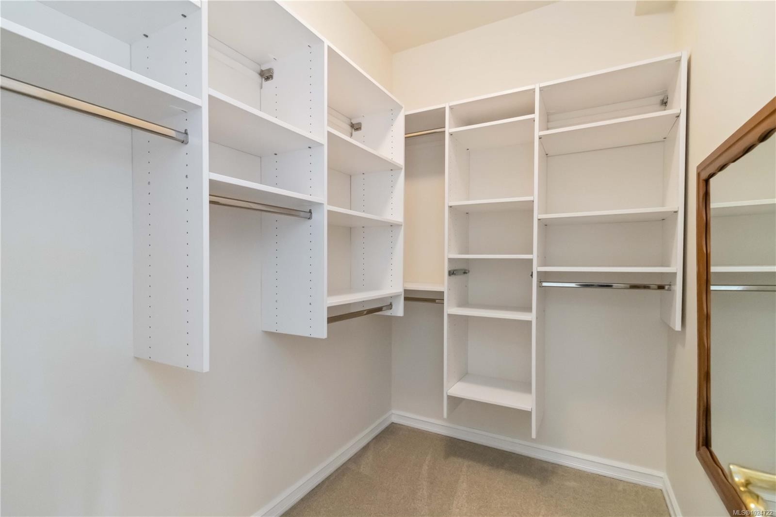 203-165 Kimta Rd, Victoria, BC - Indoor With Storage