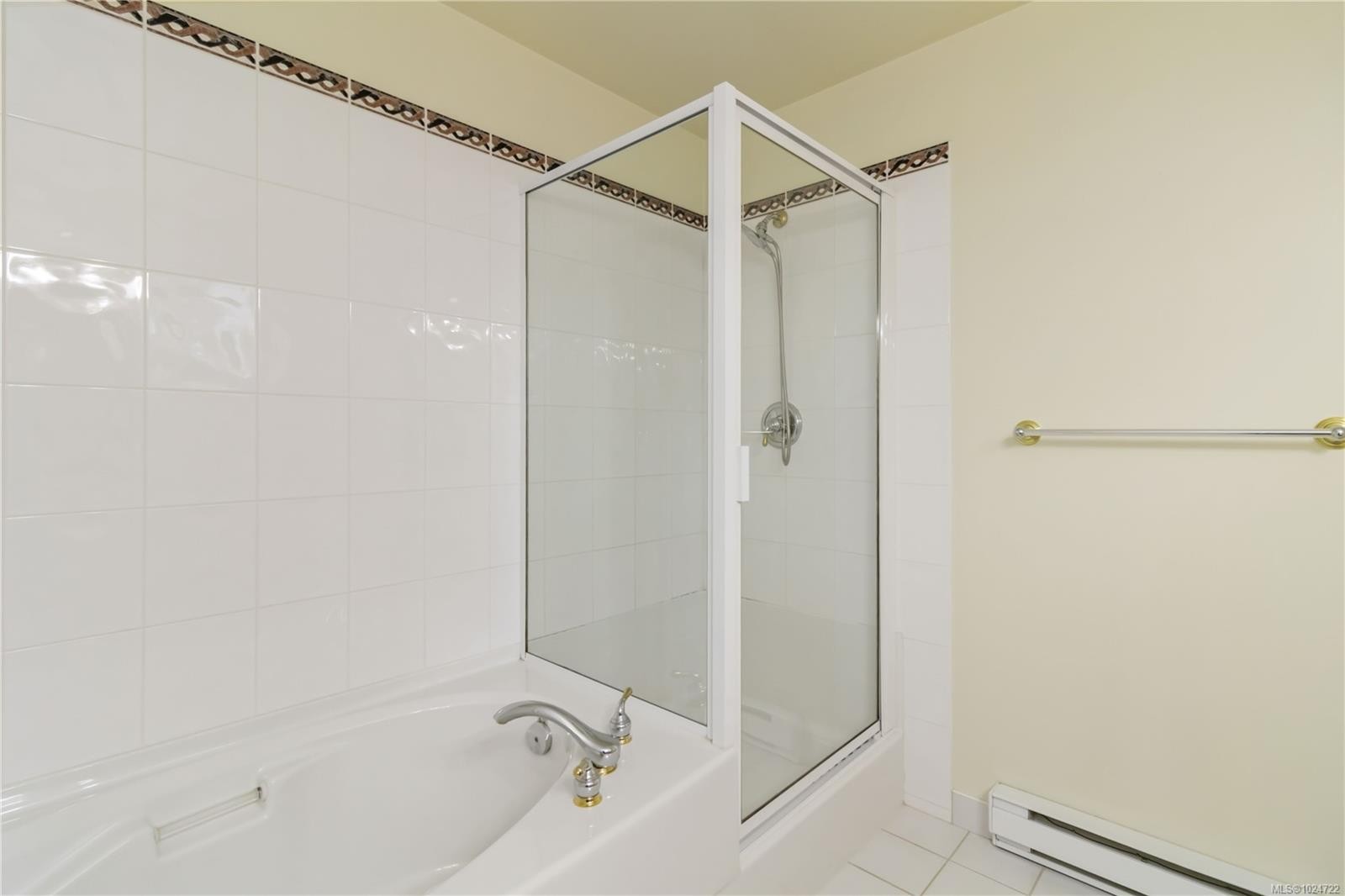 203-165 Kimta Rd, Victoria, BC - Indoor Photo Showing Bathroom