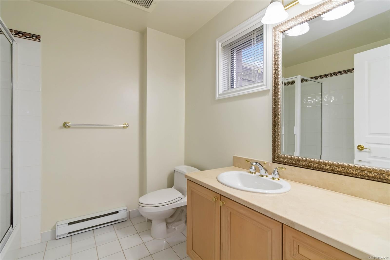203-165 Kimta Rd, Victoria, BC - Indoor Photo Showing Bathroom