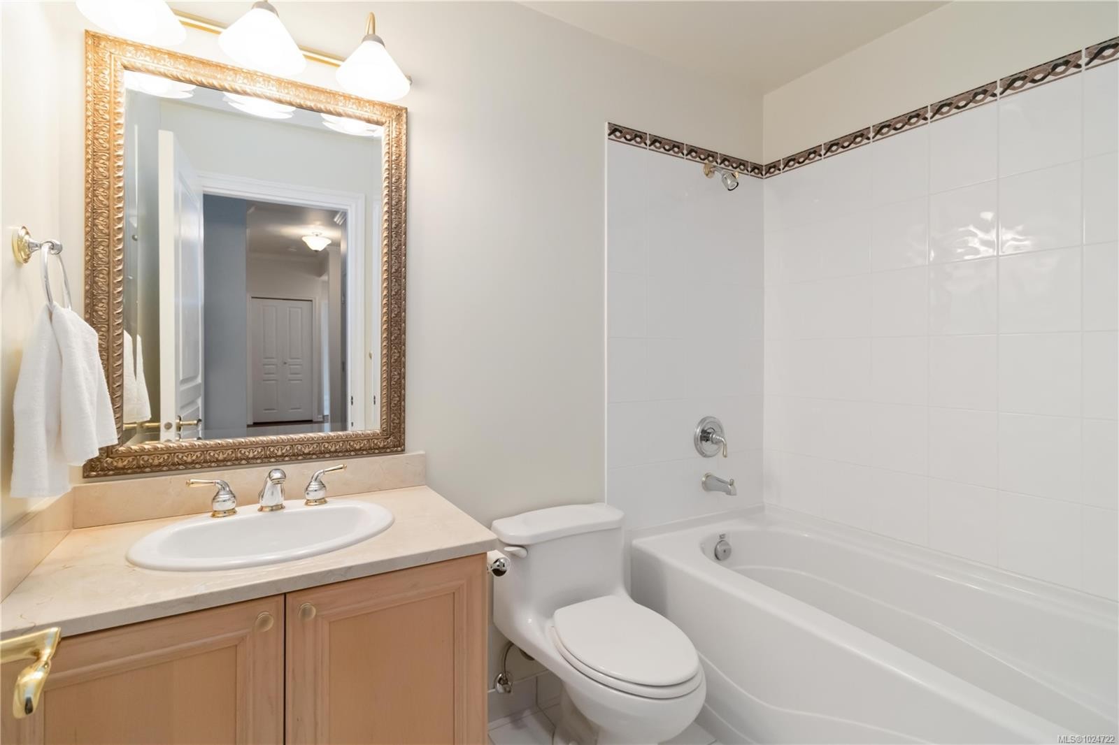 203-165 Kimta Rd, Victoria, BC - Indoor Photo Showing Bathroom