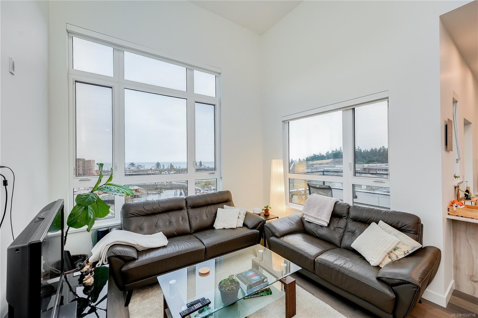 413-3564B Ryder Hesjedal Way, Colwood, BC - Indoor Photo Showing Living Room