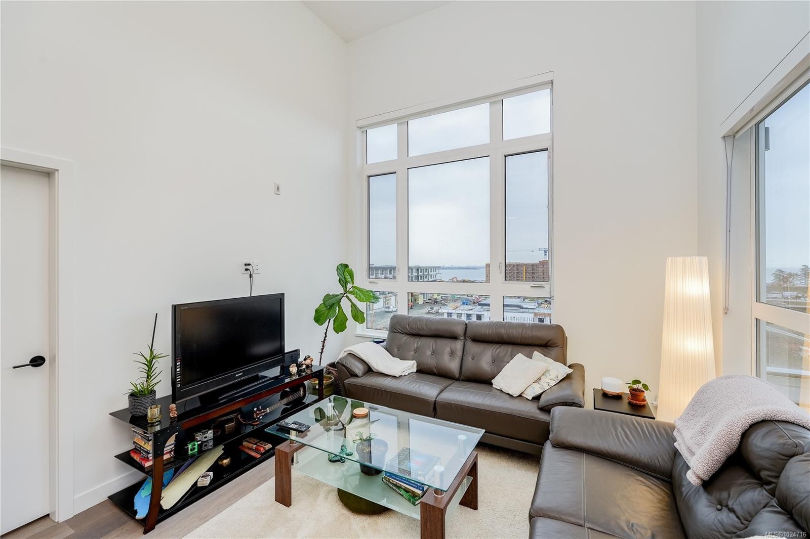 413-3564B Ryder Hesjedal Way, Colwood, BC - Indoor Photo Showing Living Room