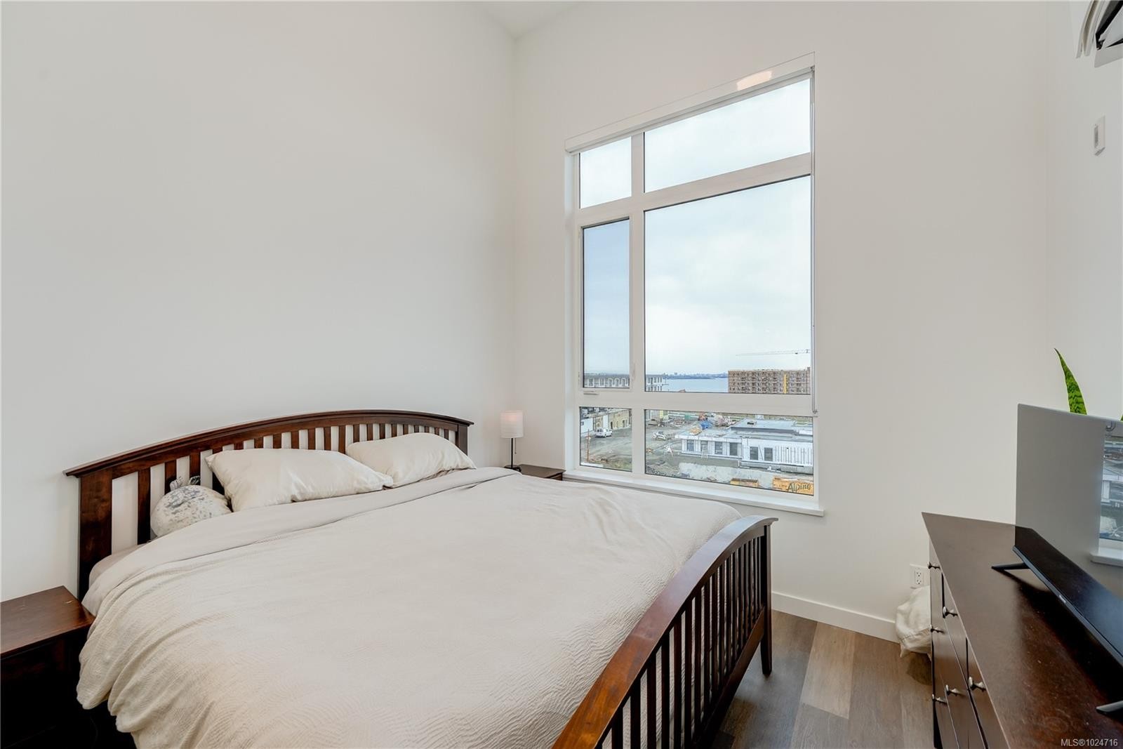 413-3564B Ryder Hesjedal Way, Colwood, BC - Indoor Photo Showing Bedroom