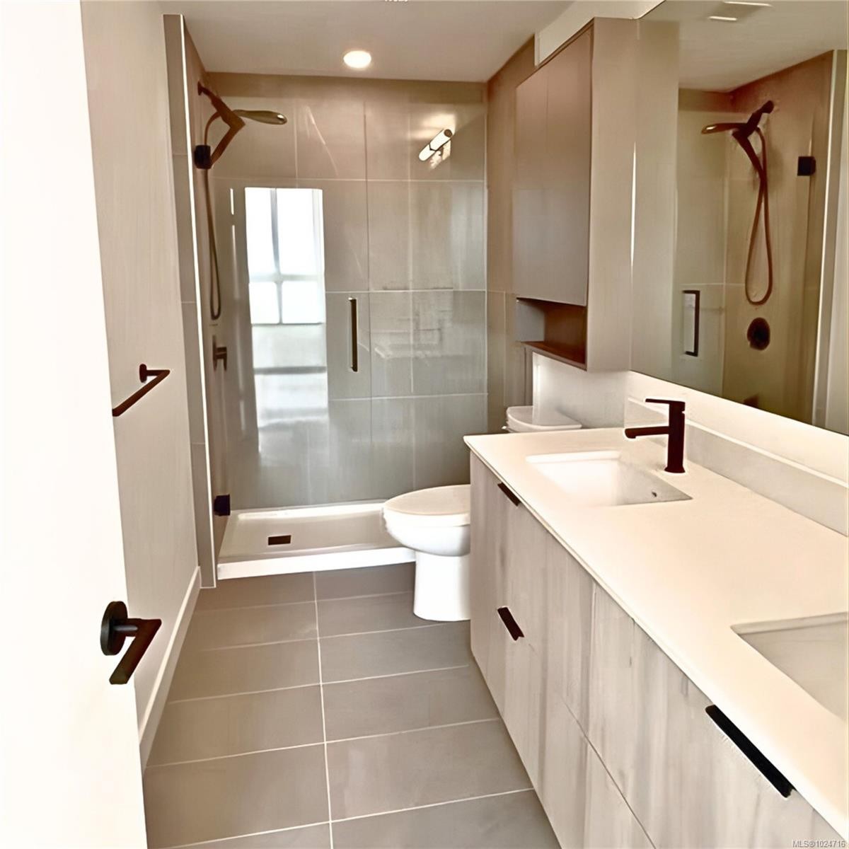 413-3564B Ryder Hesjedal Way, Colwood, BC - Indoor Photo Showing Bathroom