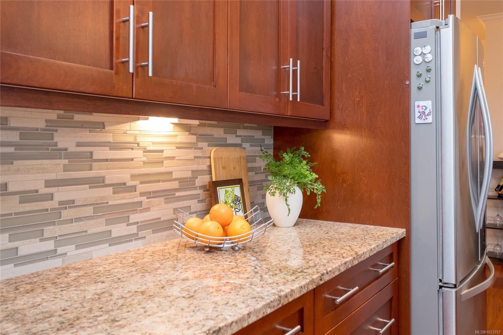402-2409 Bevan Ave, Sidney, BC - Indoor Photo Showing Kitchen