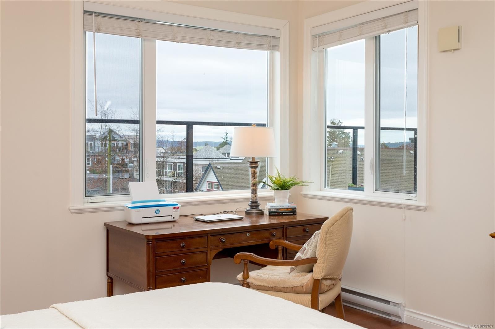 402-2409 Bevan Ave, Sidney, BC - Indoor