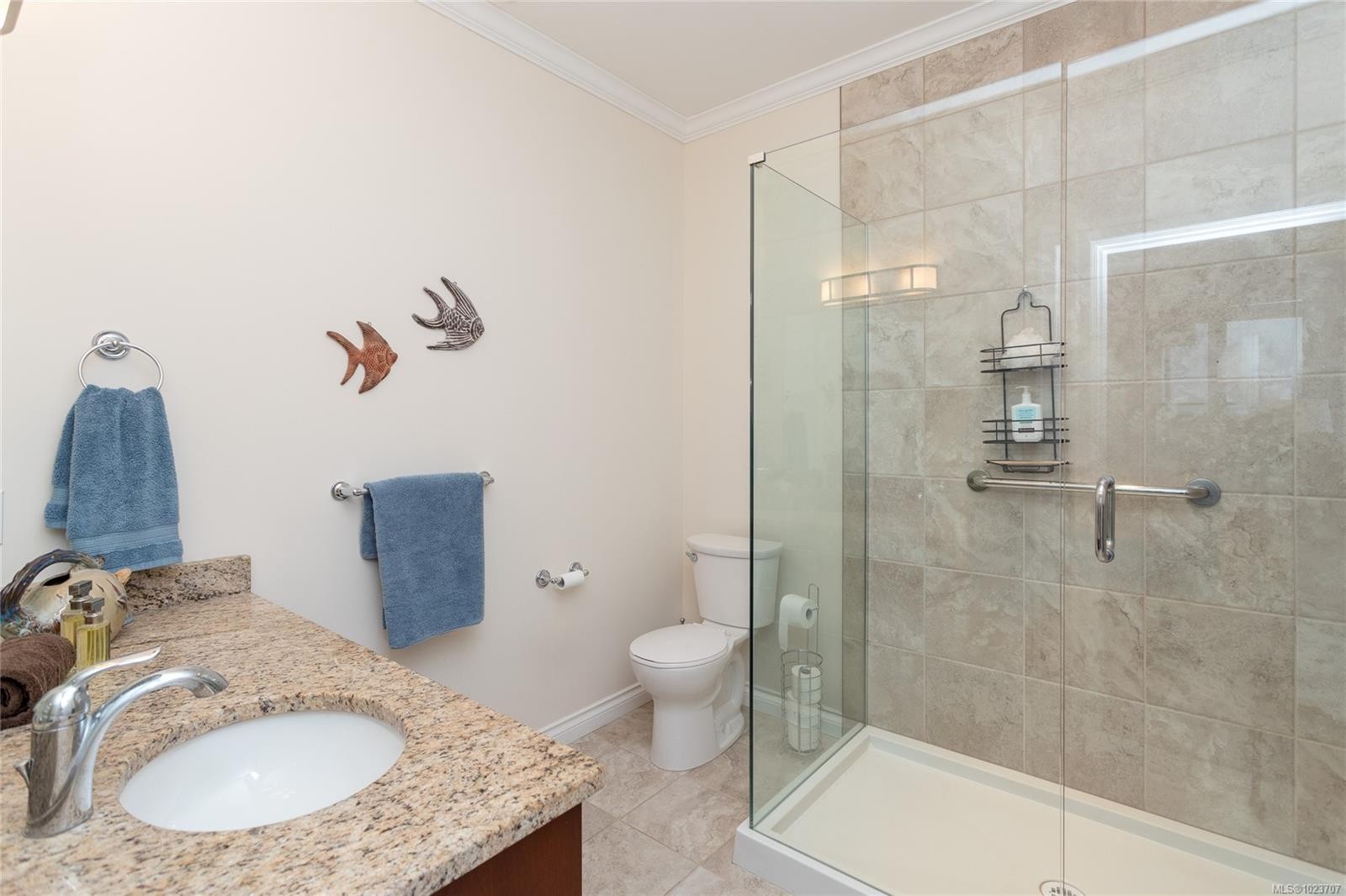 402-2409 Bevan Ave, Sidney, BC - Indoor Photo Showing Bathroom