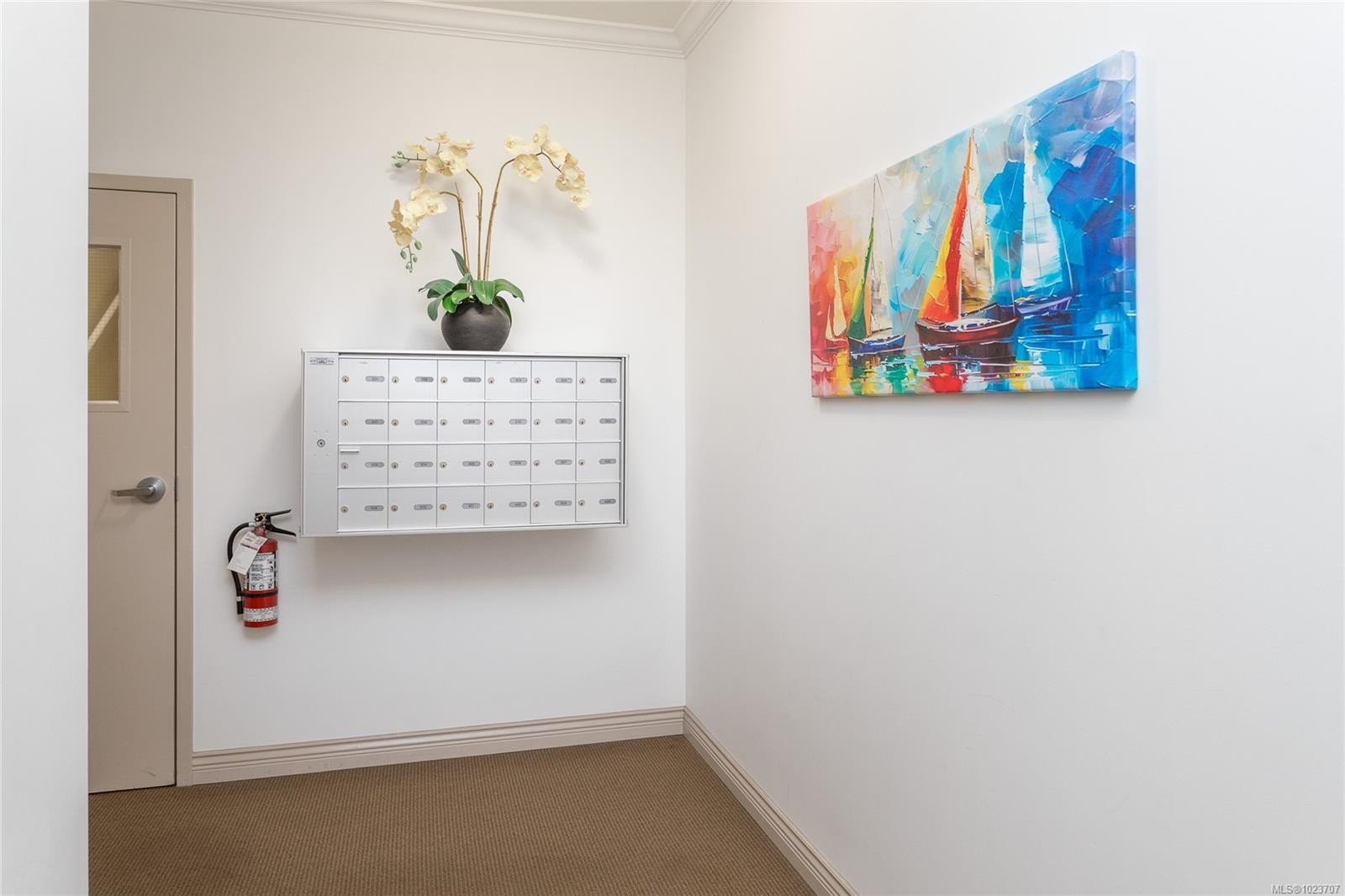 402-2409 Bevan Ave, Sidney, BC - Indoor