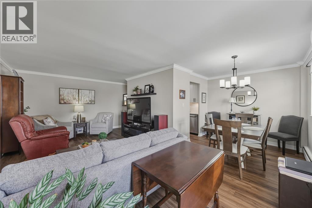 10 Derby Lane Unit# 401, Sarnia, ON - Indoor Photo Showing Living Room