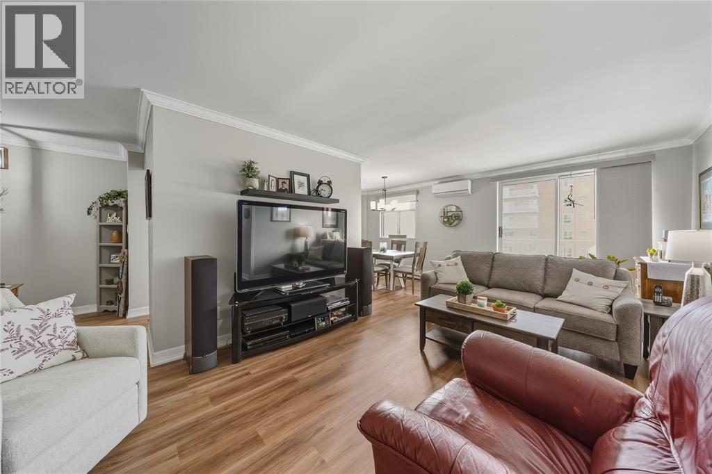 10 Derby Lane Unit# 401, Sarnia, ON - Indoor Photo Showing Living Room
