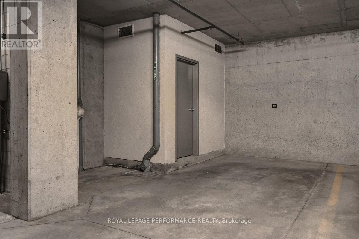 413 - 7 Marquette Avenue, Ottawa, ON - Indoor Photo Showing Garage