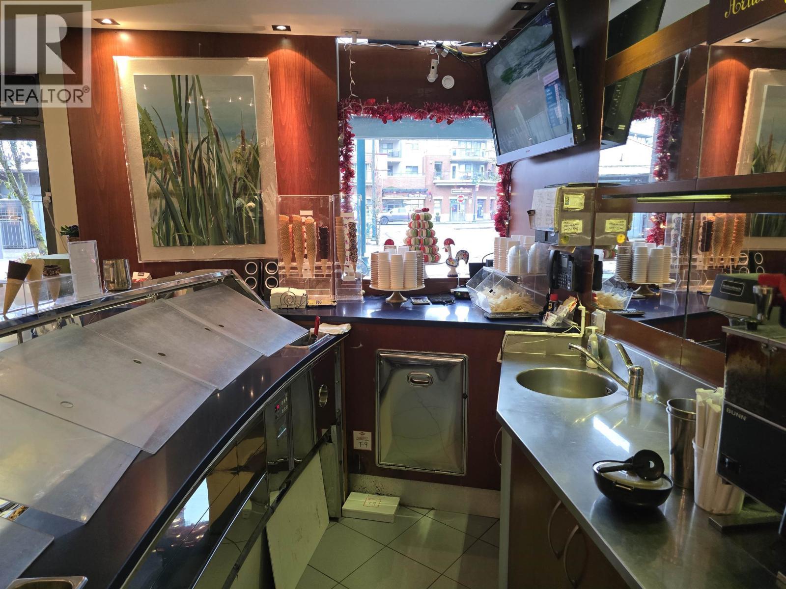 252 Newport Drive, Port Moody, BC