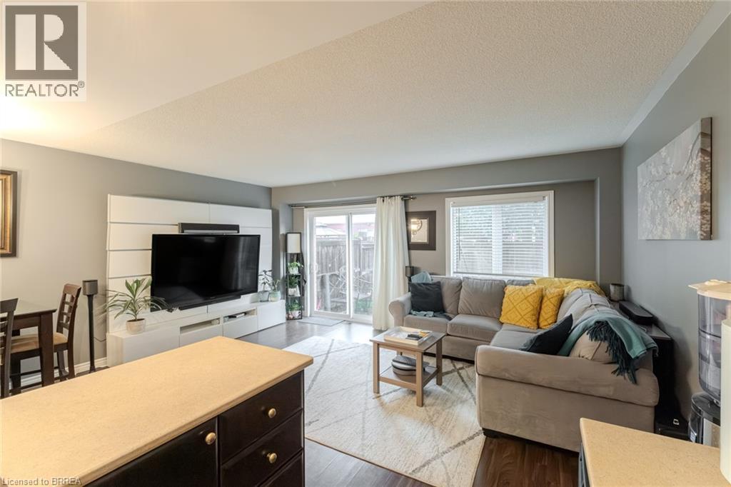 20 Mcconkey Crescent Unit# 46, Brantford, ON - Indoor Photo Showing Living Room