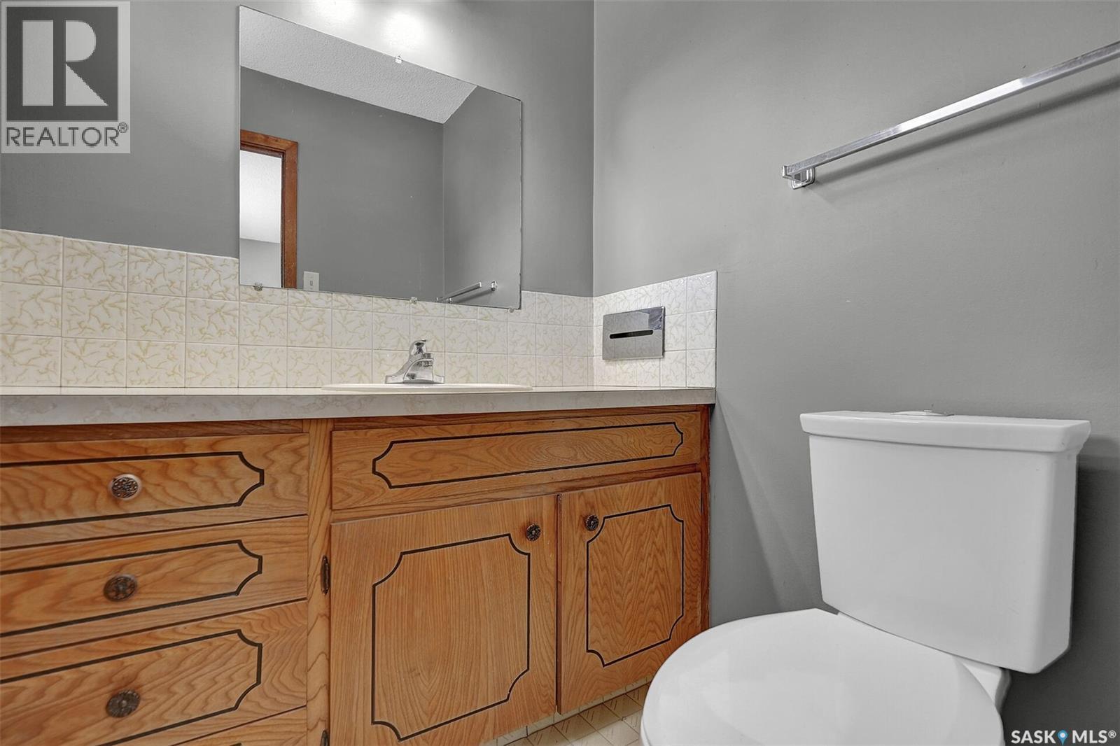 219 Mccarthy Boulevard N, Regina, SK - Indoor Photo Showing Bathroom