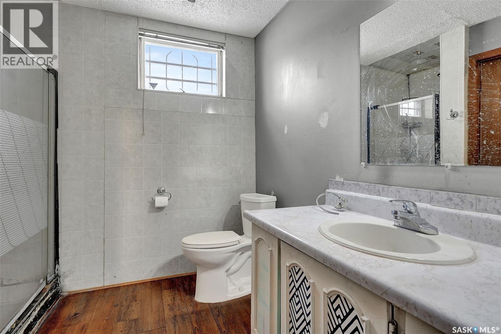 219 Mccarthy Boulevard N, Regina, SK - Indoor Photo Showing Bathroom