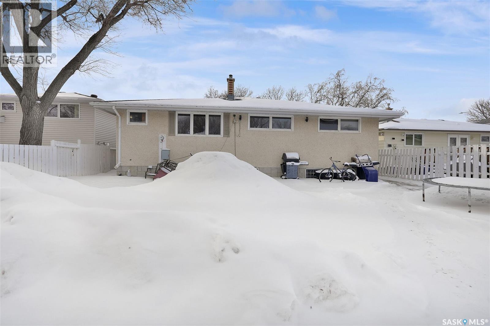 219 Mccarthy Boulevard N, Regina, SK - Outdoor