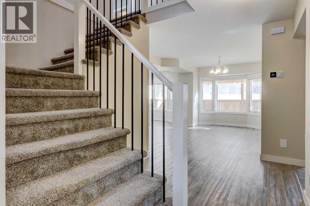 83 Hawkfield Crescent Nw, Calgary, AB - Indoor Photo Showing Other Room