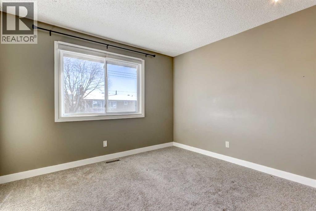 83 Hawkfield Crescent Nw, Calgary, AB - Indoor Photo Showing Other Room
