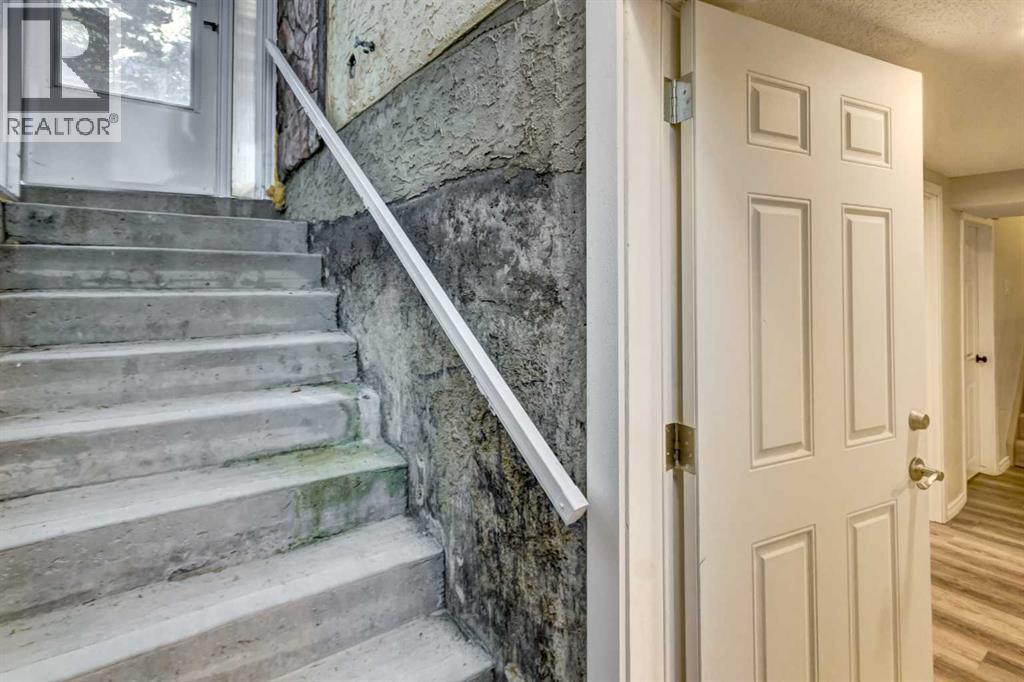 83 Hawkfield Crescent Nw, Calgary, AB - Indoor Photo Showing Other Room