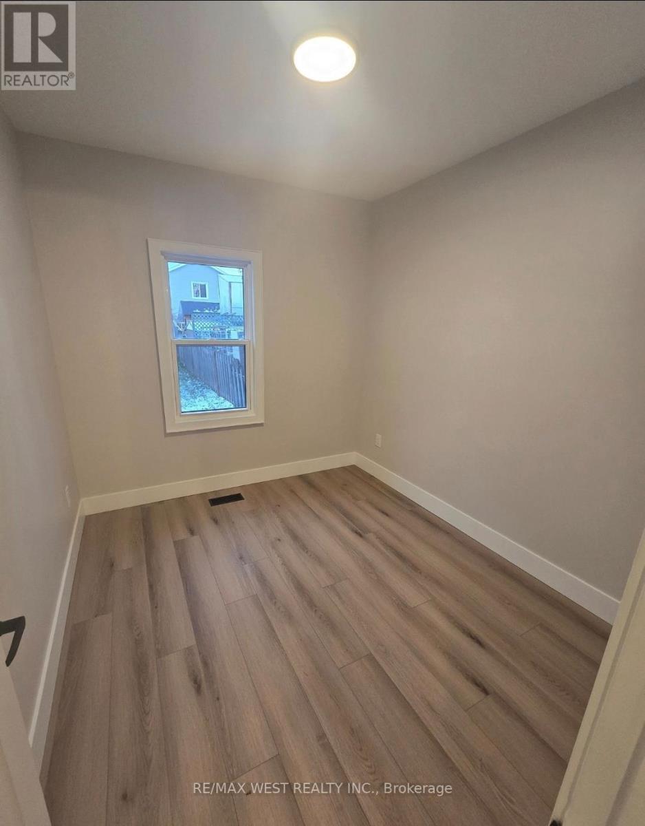 413 Paling Avenue, Hamilton, ON - Indoor Photo Showing Other Room