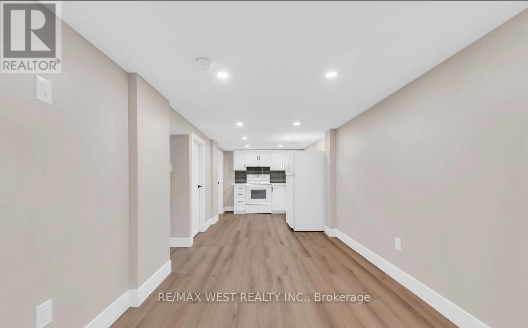 413 Paling Avenue, Hamilton, ON - Indoor Photo Showing Other Room