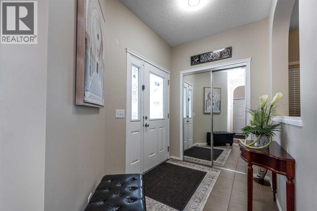 212 Silverado Range Heights Sw, Calgary, AB - Indoor Photo Showing Other Room