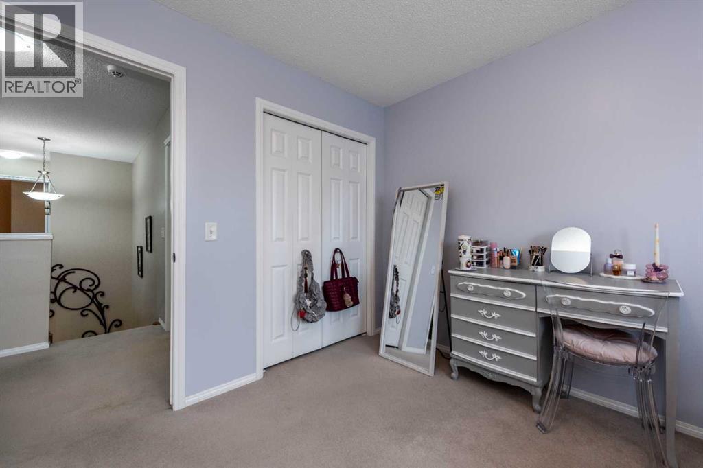 212 Silverado Range Heights Sw, Calgary, AB - Indoor Photo Showing Other Room