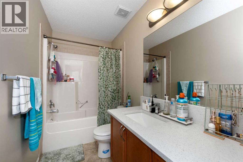 212 Silverado Range Heights Sw, Calgary, AB - Indoor Photo Showing Bathroom