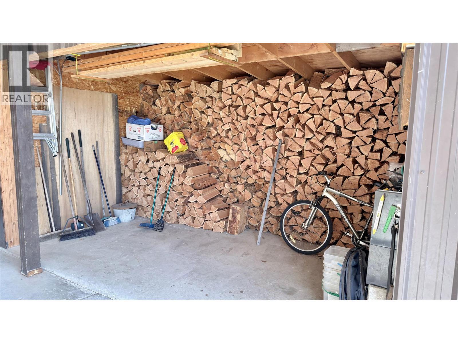 570 Eholt Street, Midway, BC - Outdoor