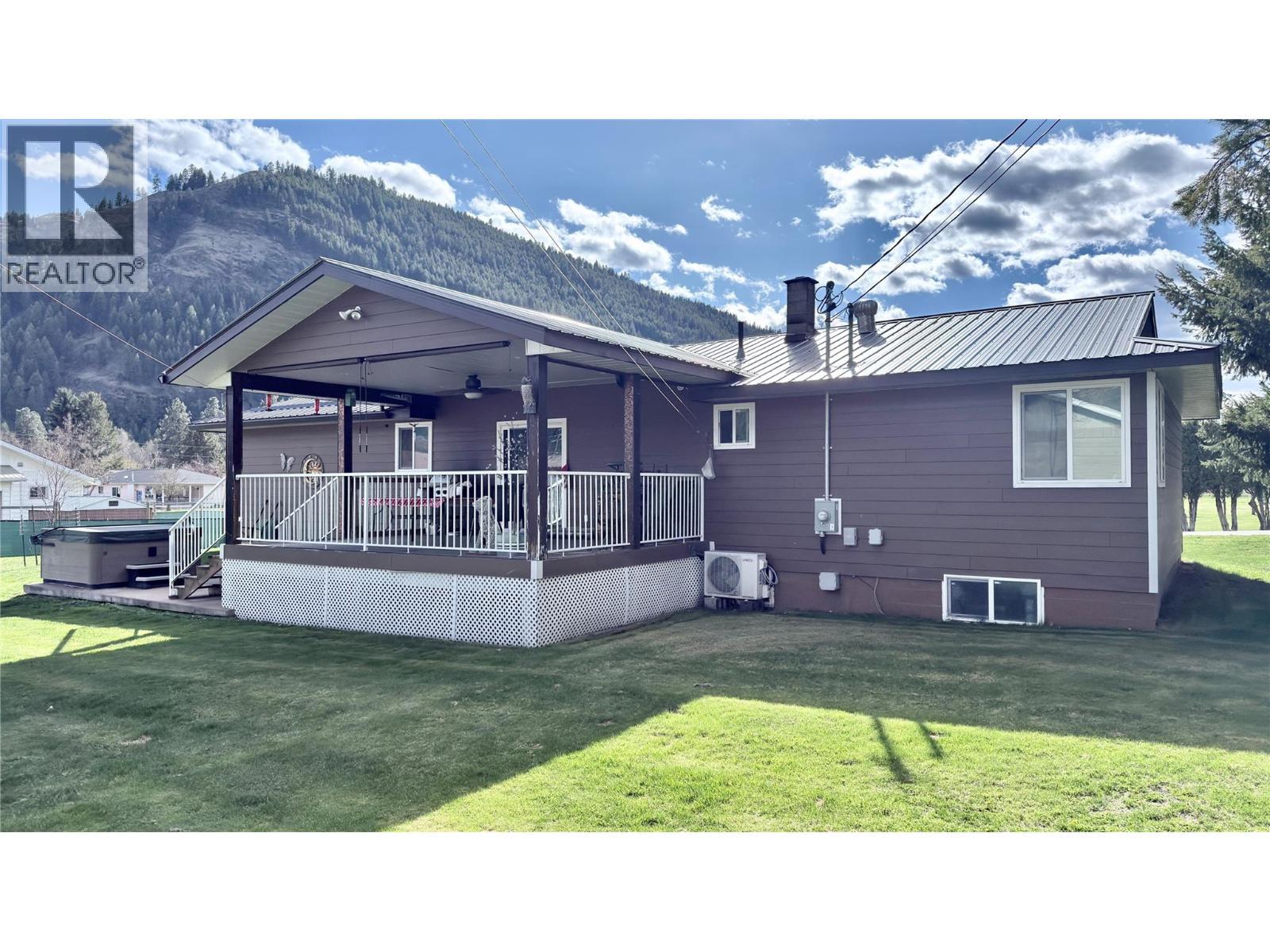 570 Eholt Street, Midway, BC - Outdoor With Deck Patio Veranda