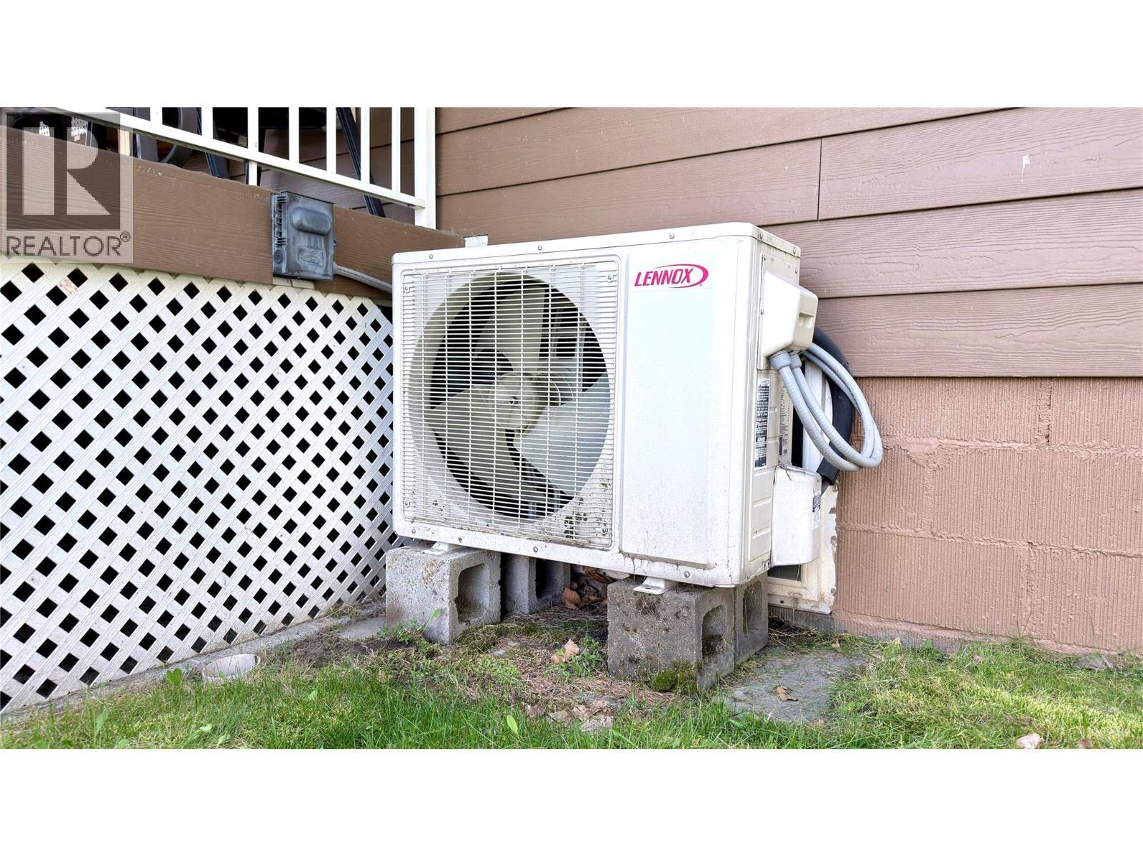 570 Eholt Street, Midway, BC - Outdoor
