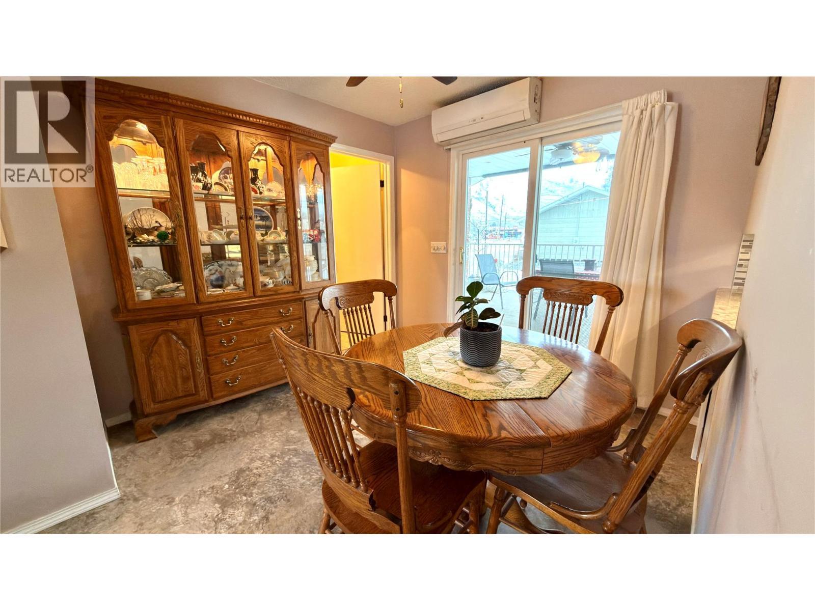 570 Eholt Street, Midway, BC - Indoor Photo Showing Dining Room
