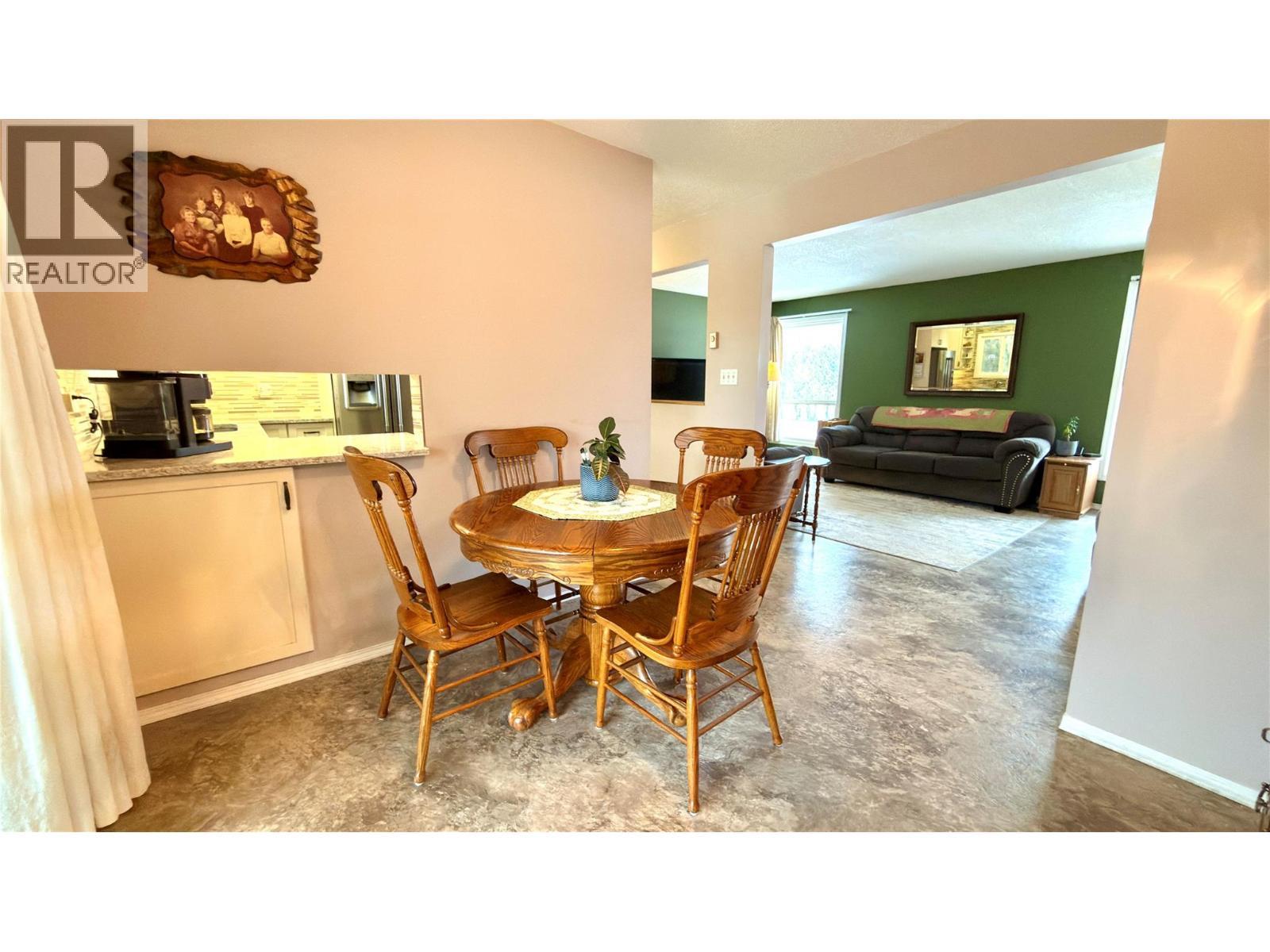 570 Eholt Street, Midway, BC - Indoor Photo Showing Dining Room