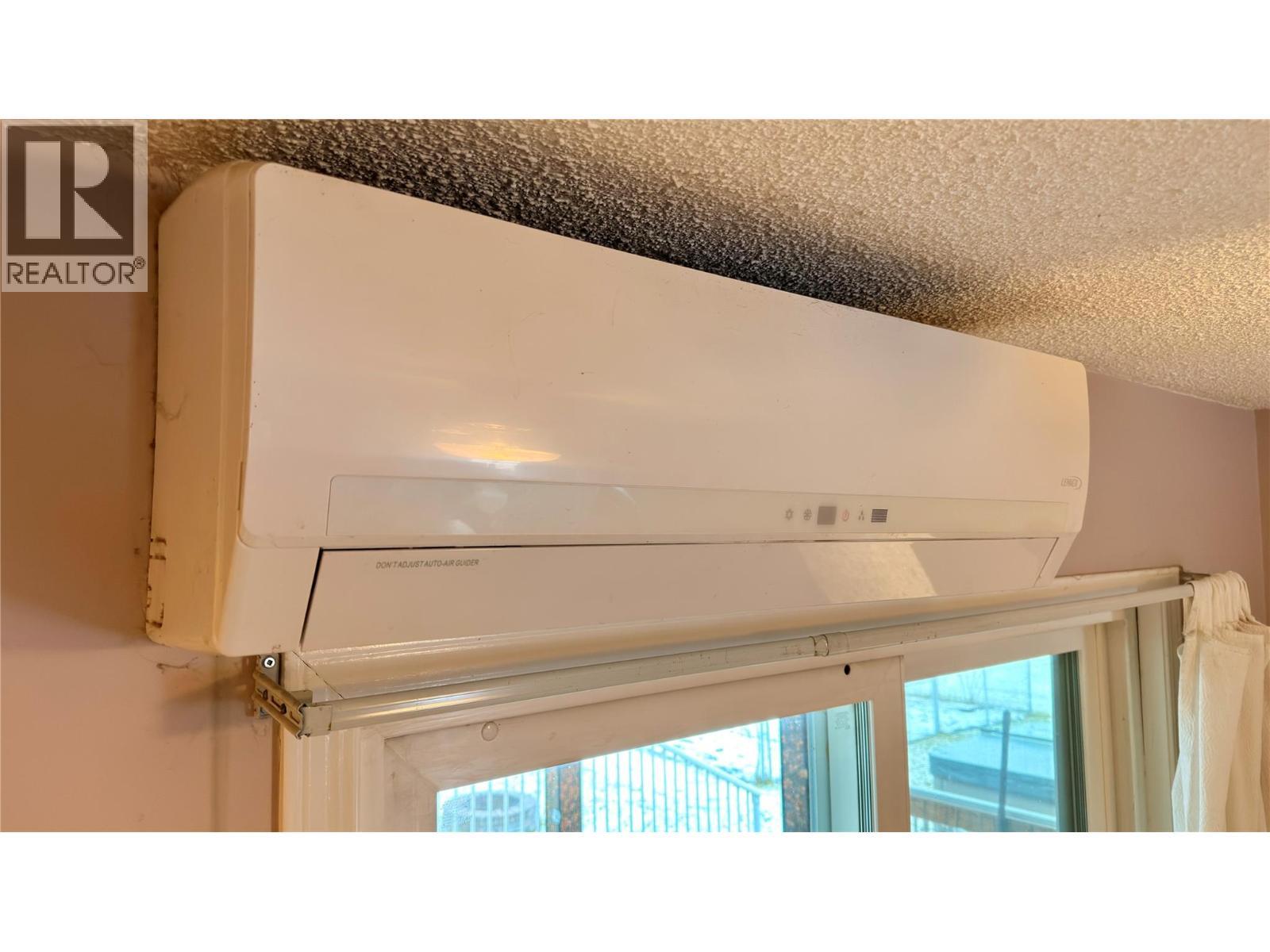 570 Eholt Street, Midway, BC - Indoor