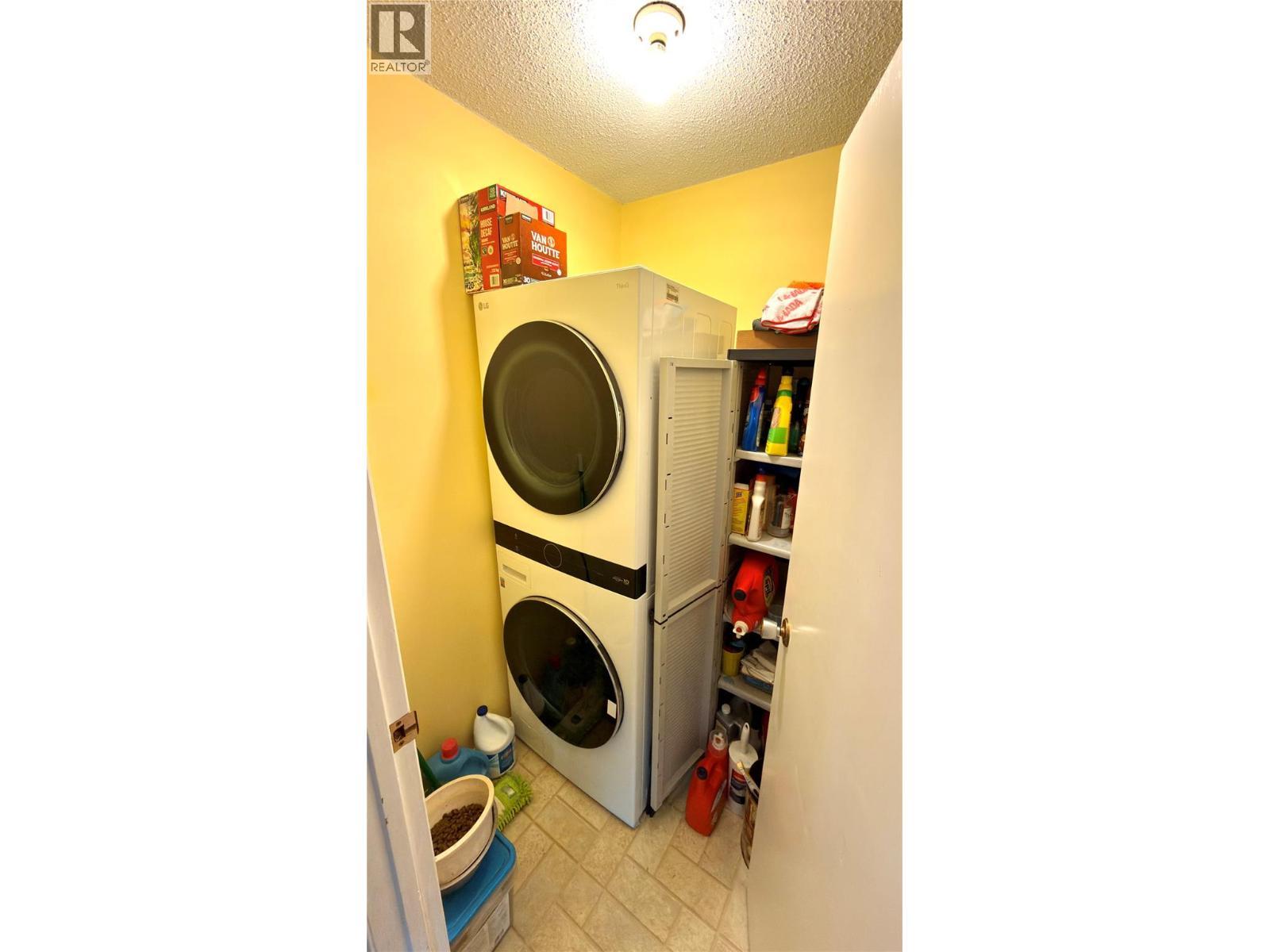 570 Eholt Street, Midway, BC - Indoor Photo Showing Laundry Room
