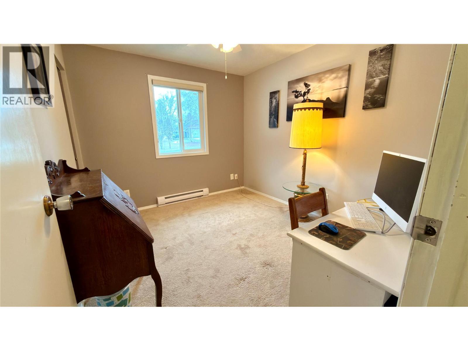 570 Eholt Street, Midway, BC - Indoor
