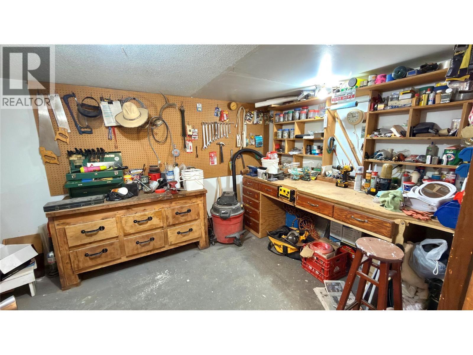 570 Eholt Street, Midway, BC - Indoor Photo Showing Other Room
