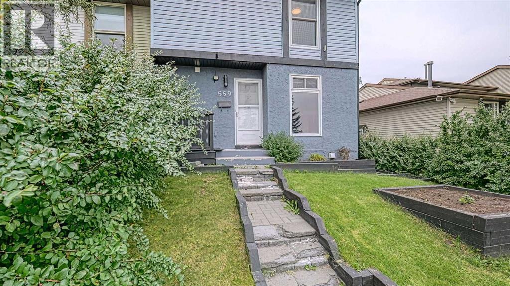 559 Abinger Road Ne, Calgary, AB - Outdoor