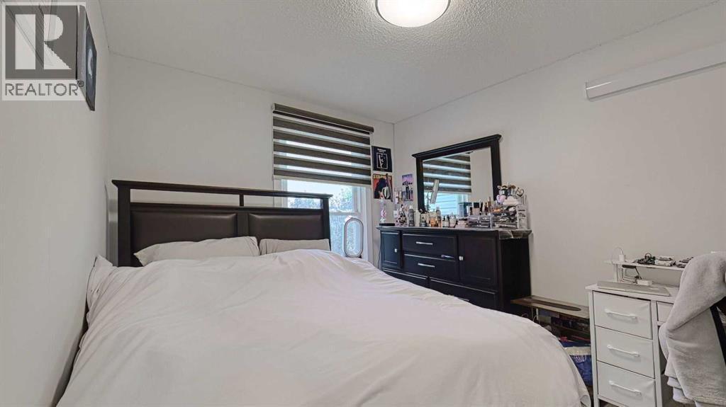 559 Abinger Road Ne, Calgary, AB - Indoor Photo Showing Bedroom