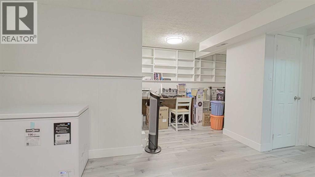 559 Abinger Road Ne, Calgary, AB - Indoor Photo Showing Other Room