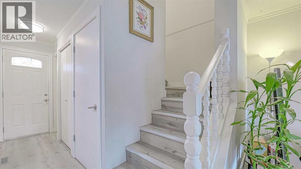 559 Abinger Road Ne, Calgary, AB - Indoor Photo Showing Other Room