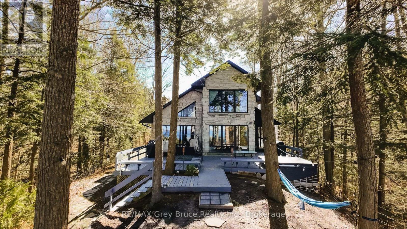 Executive Home nestled in the trees! - 128 Thornridge Road, Meaford, ON - Outdoor