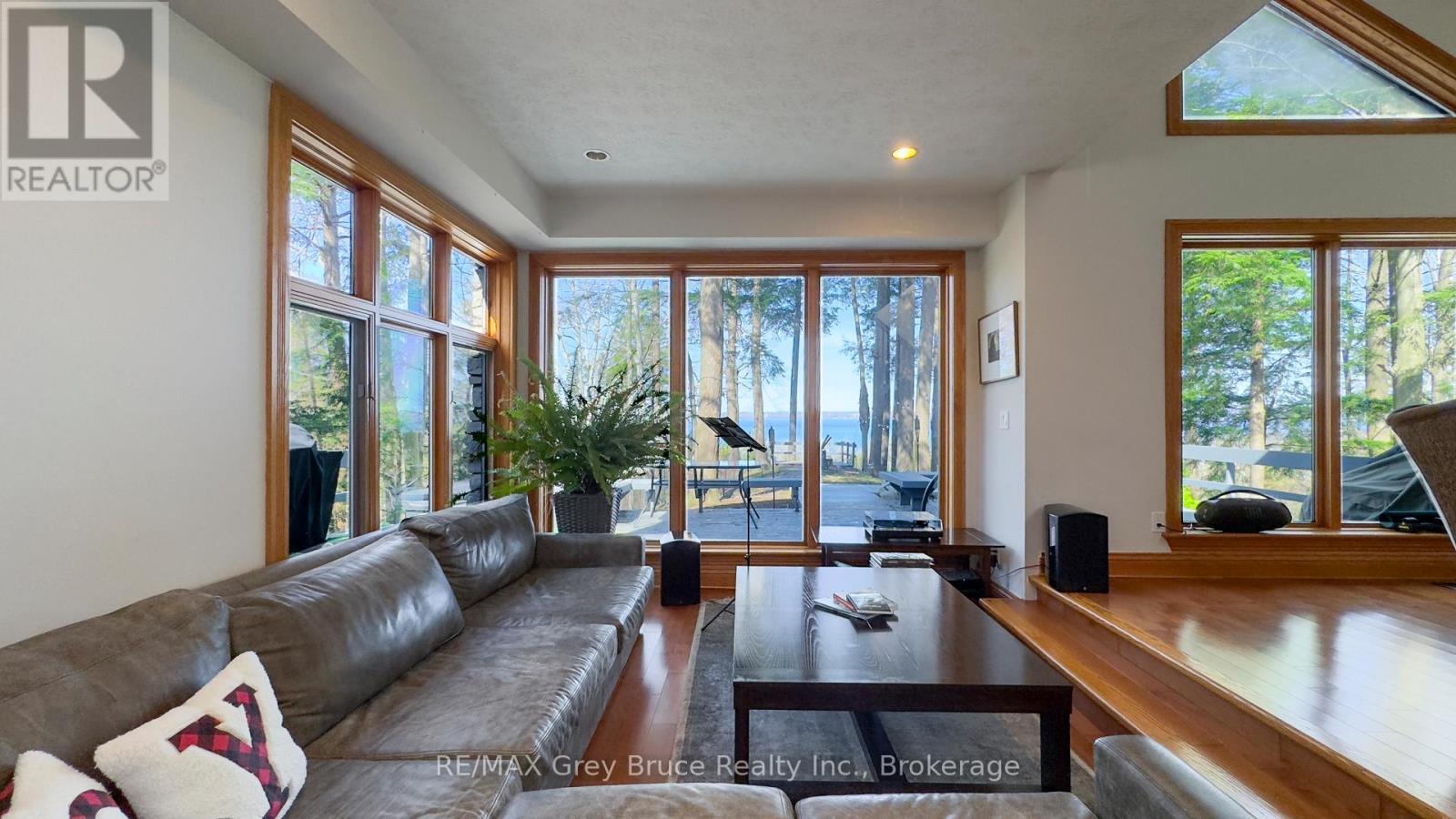 128 Thornridge Road, Meaford, ON - Indoor Photo Showing Living Room