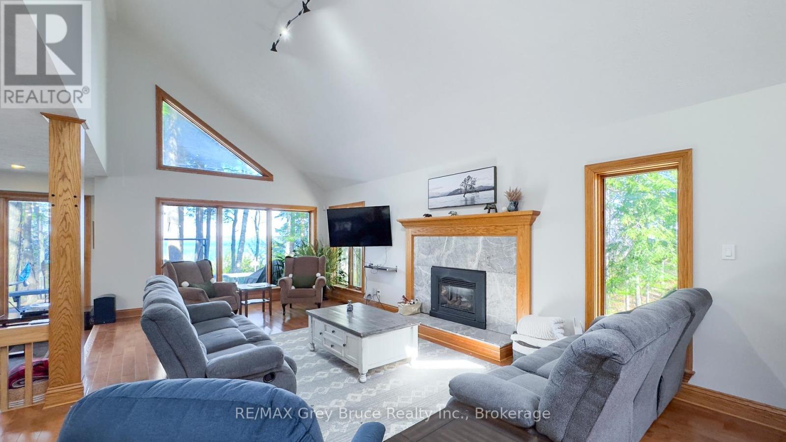 128 Thornridge Road, Meaford, ON - Indoor Photo Showing Living Room With Fireplace
