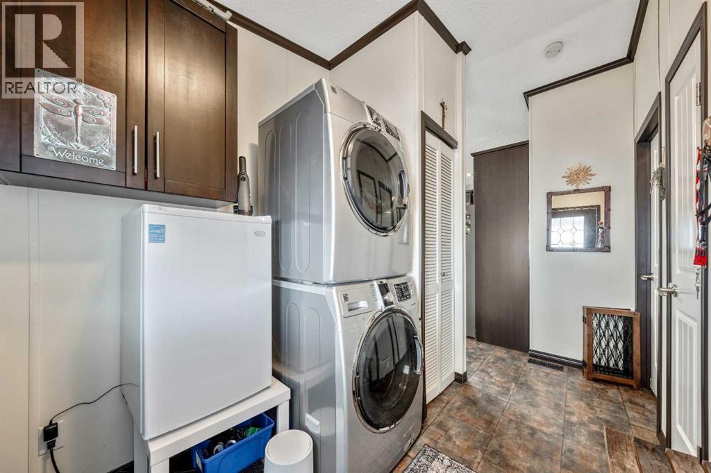 4 Spring Dale Circle Se, Airdrie, AB - Indoor Photo Showing Laundry Room